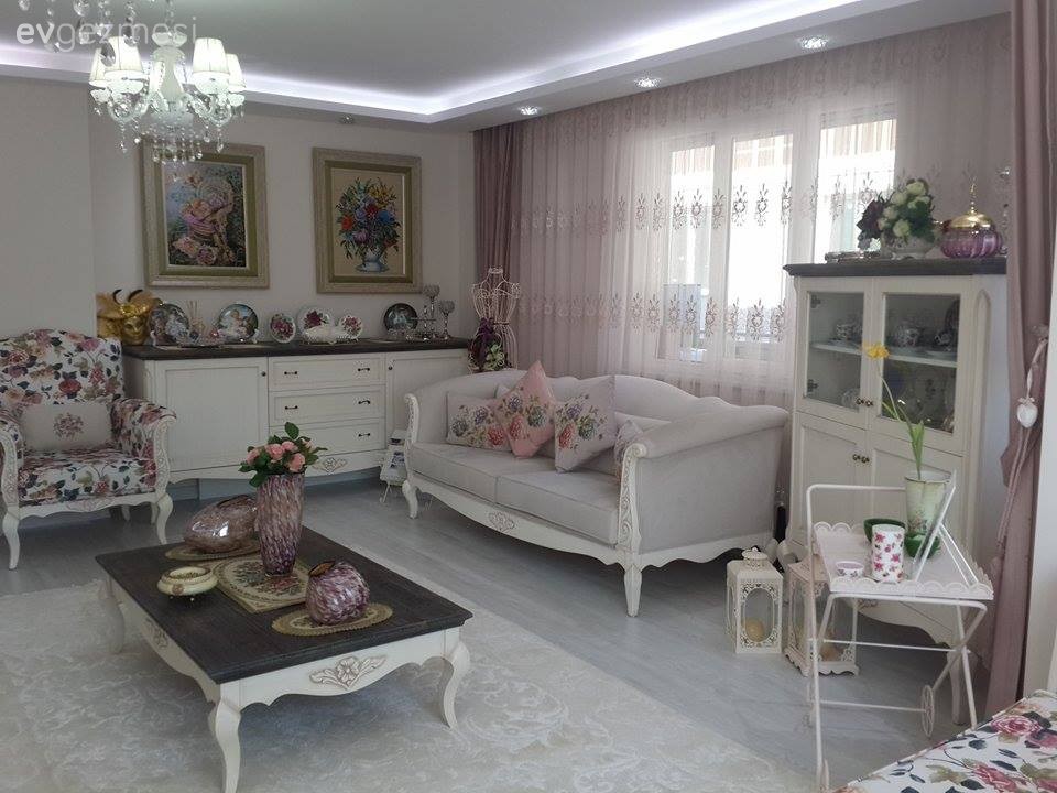 Aydınlatma, Beyaz, Halı, Konsol, Perde, Salon, Sehpa, Tablo