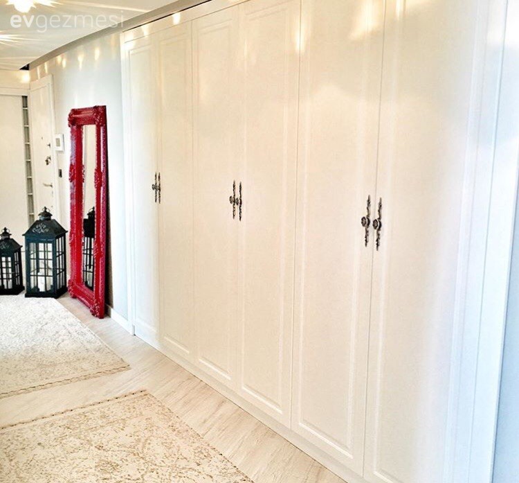 Antre, Ayna, Kırmızı