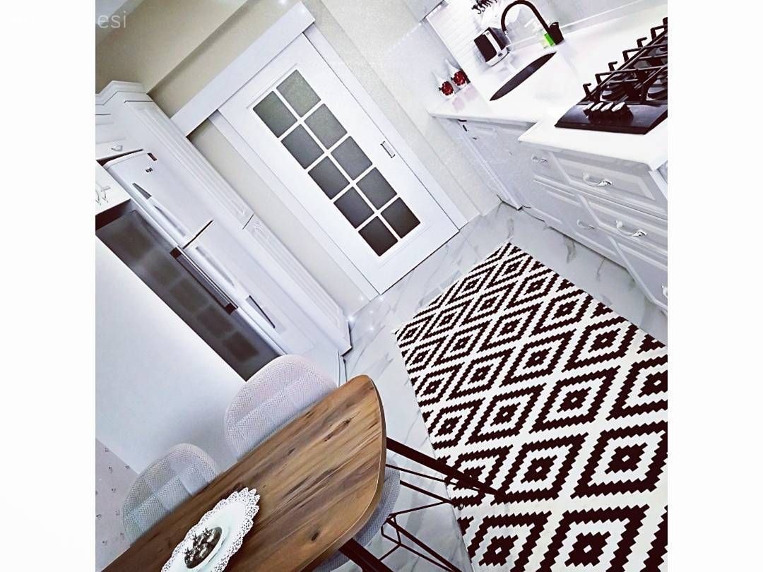 Mutfak, Beyaz mutfak, Halı, Mutfak halısı, Geometrik desen, Siyah- Beyaz, Mutfak masası, Ahşap Mobilya, Mutfak tadilat