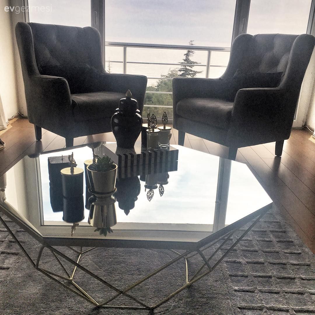 Berjer, Manzaralı evler, Orta sehpa, Sehpa üstü aksesuarı, Metal ayaklı sehpa, Halı, Aynalı mobilya, Salon