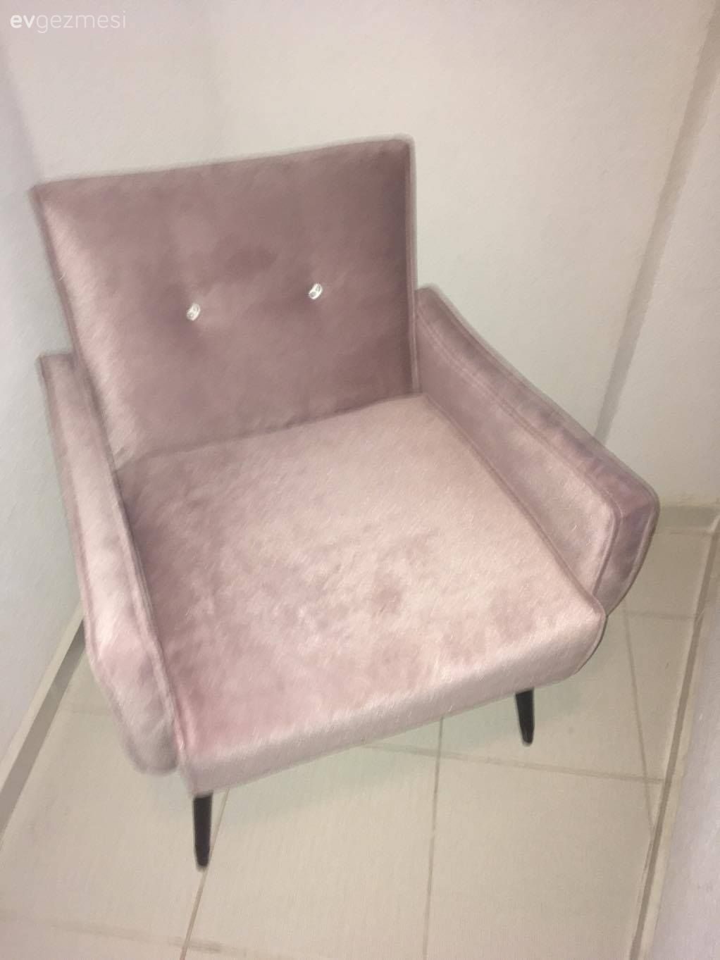 Çöpe atılan koltuğa yeni bir hayat. Neslihan hanımın dönüşümü.