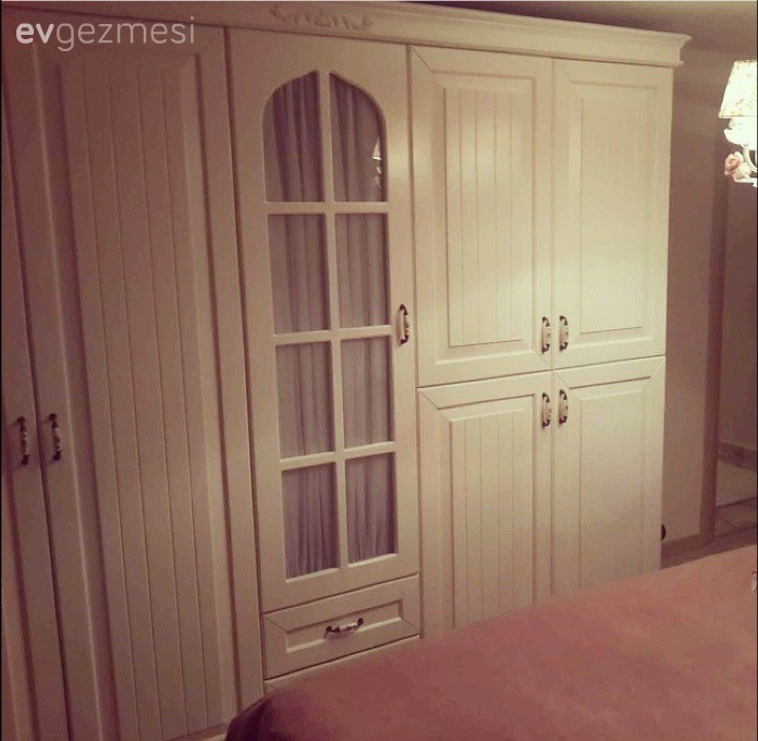 Şirin Hanım'ın pembeler ve çiçek desenler içindeki country tarzı evi