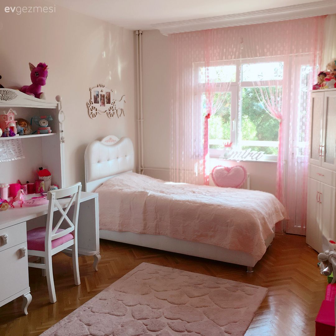 Şık mobilyalar doğal renklerde. Tuğba hanımın keyifli evi..