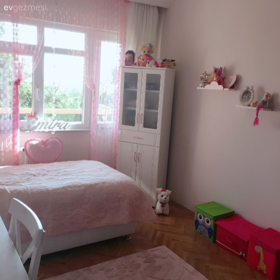 Şık mobilyalar doğal renklerde. Tuğba hanımın keyifli evi..