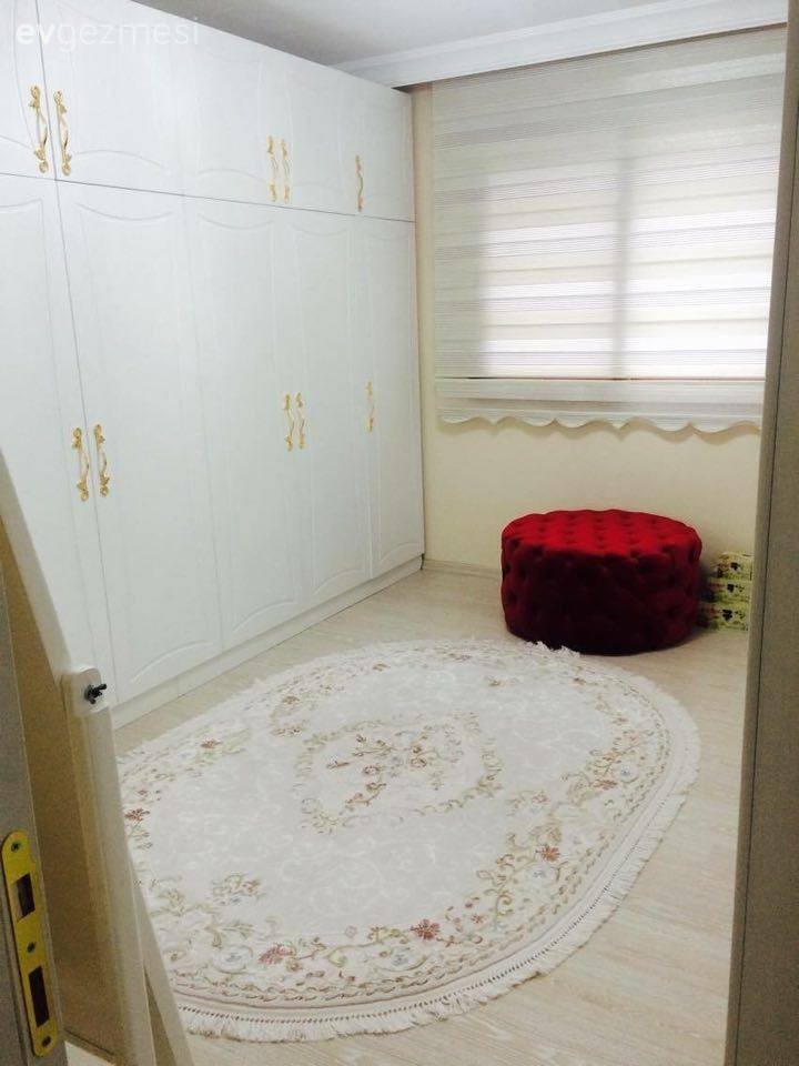 Altın, Giyinme odası, Halı, Kırmızı, Puf