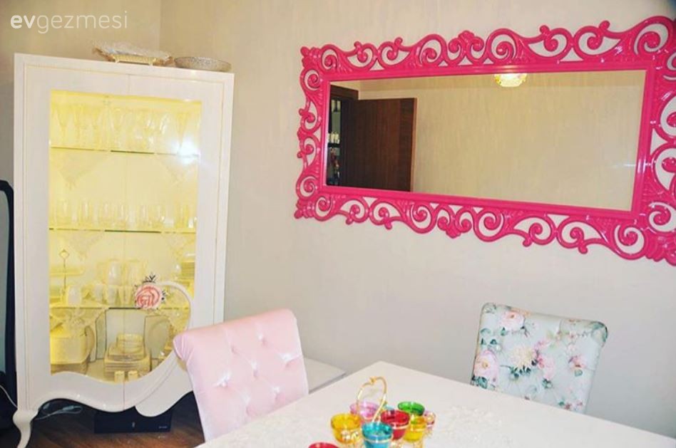 Ayna, Pembe, Yemek Odası