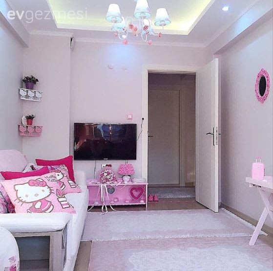 İlknur hanımın pembe hakimiyetinde cıvıl cıvıl evi..