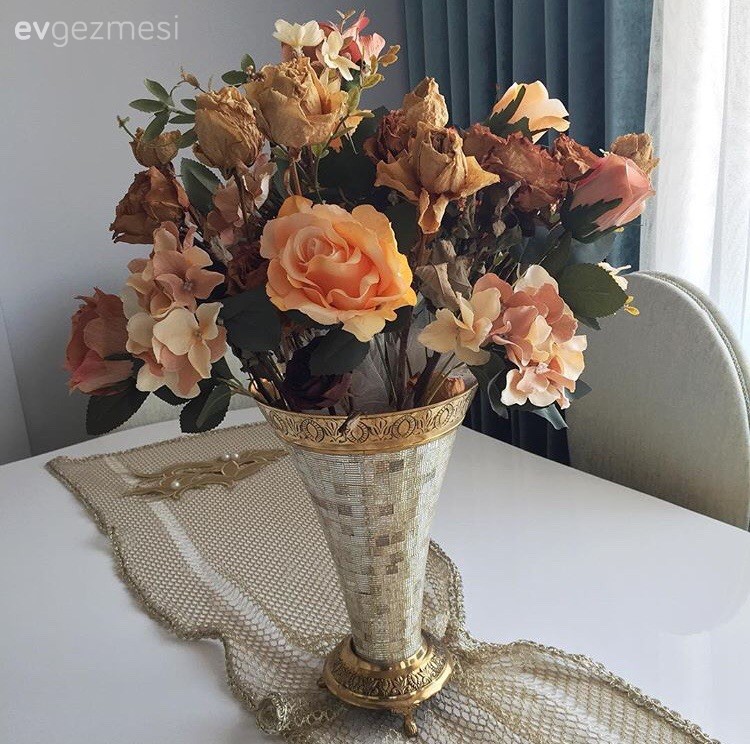 Altın, Çiçekler, Salon