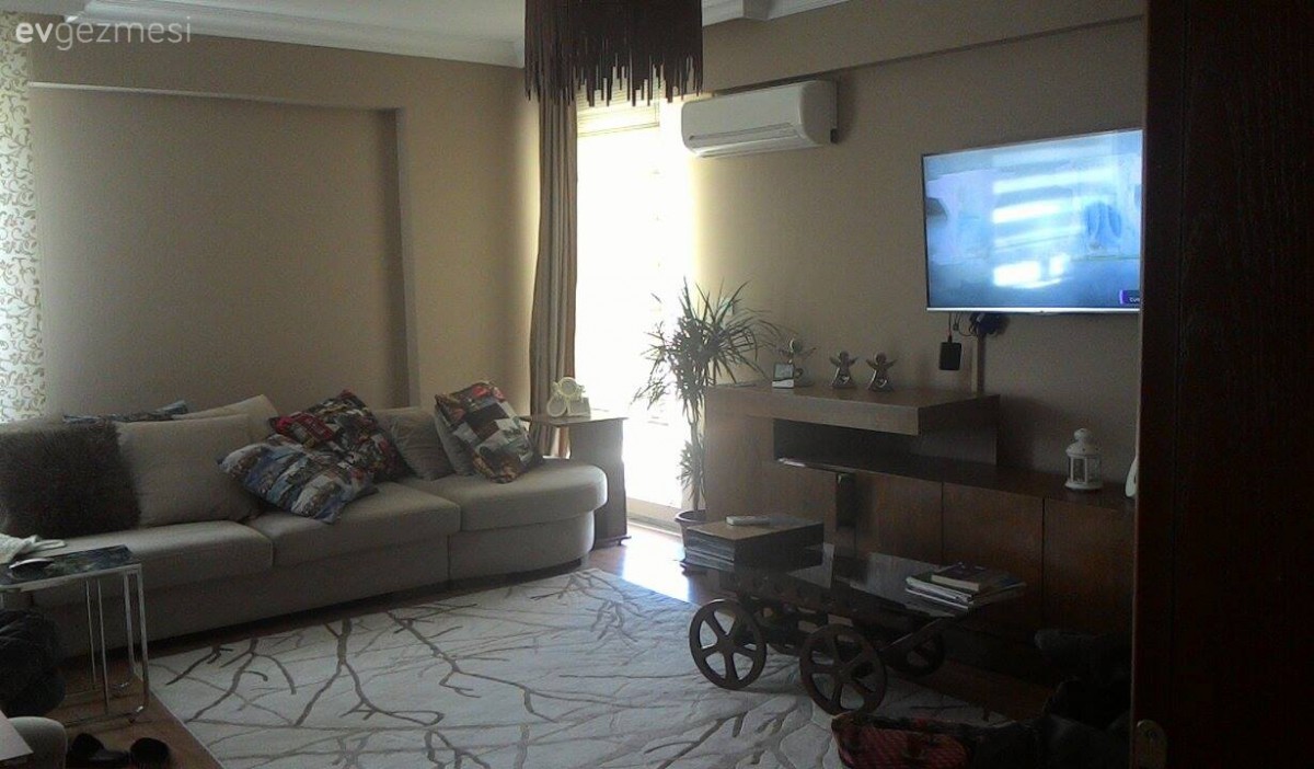 Selvi hanım yeni yaptırdığı evin dekorunda 2 konuda kararsız kalmış..