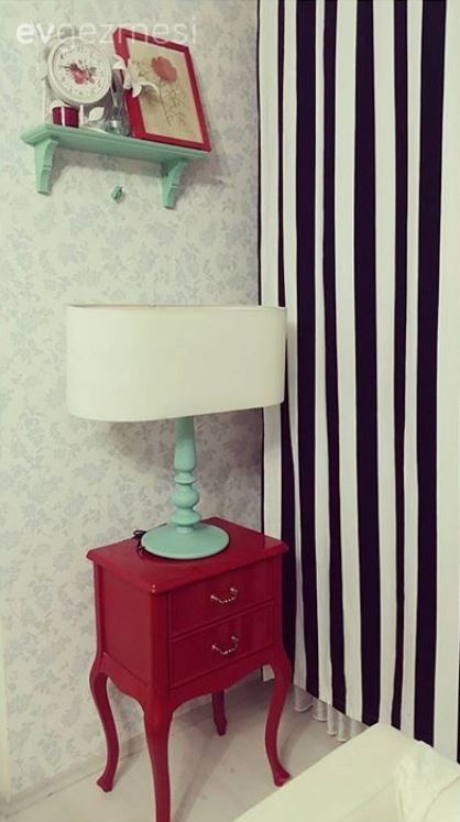 Abajur, Aydınlatma, Kırmızı, Salon, Sehpa, Siyah- Beyaz