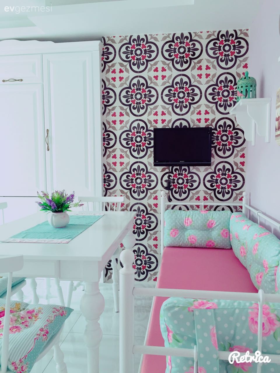 Beyaz mutfak, Country mutfak, Mutfak, Mutfak köşesi, Mutfak masası, Pembe, Yeşil