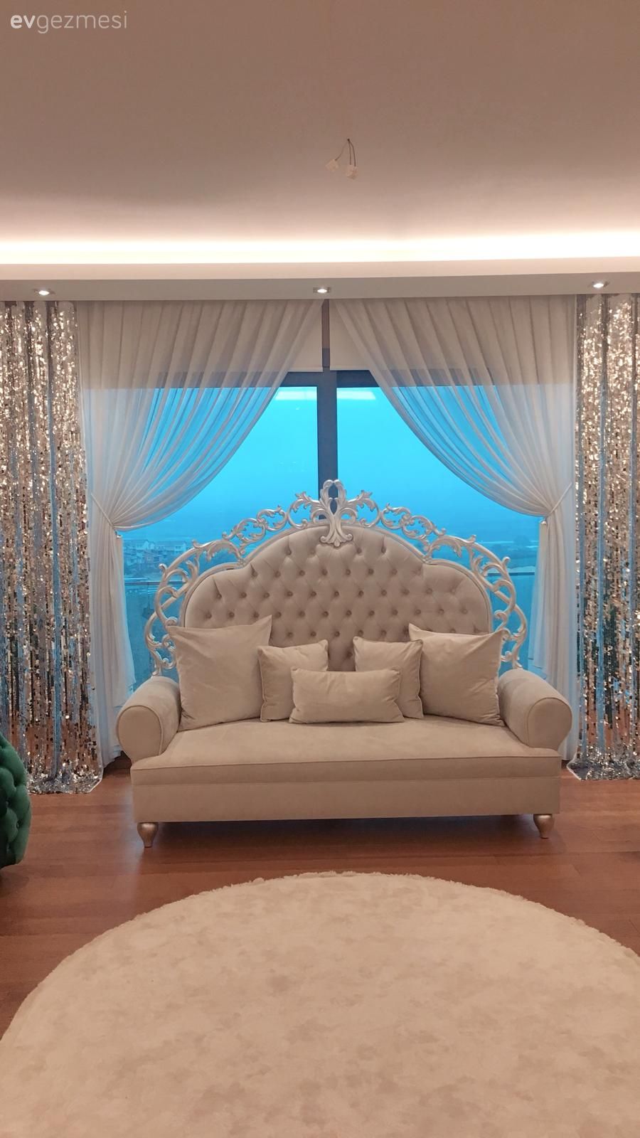 Bu Evde Sıradışı Seçimler, Cesur Renklerle Göz Alıcı Bir Ortam Var