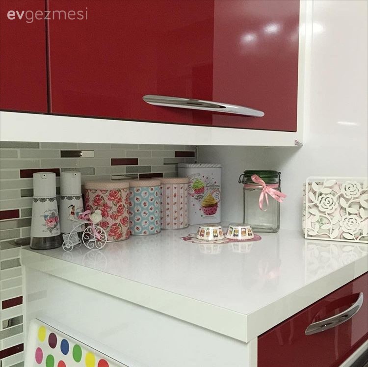 Mehtap hanımın sıcak renklerle keyifli bir atmosfere bürünen evi..