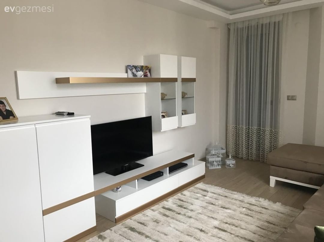 Oturma Odası, Tv ünitesi, Halı, Köşe koltuk, Tül perde