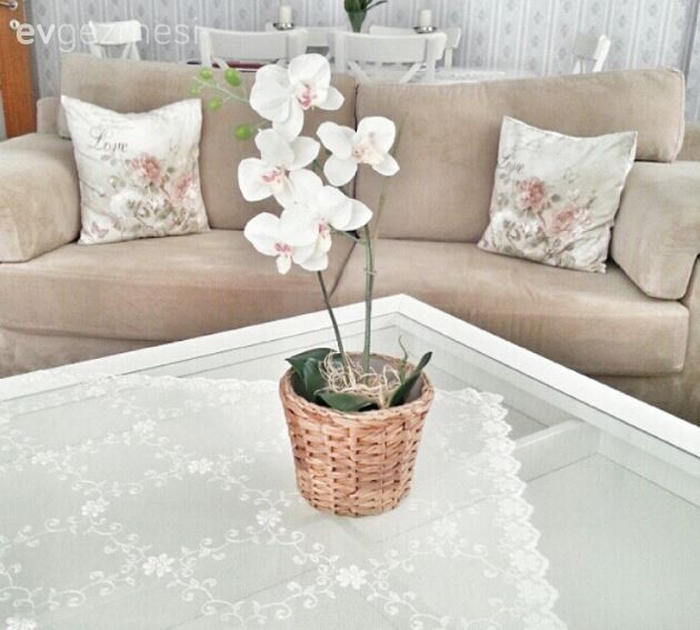 Ayten hanımın pastel renklerin etkisinde rahat ve romantik evi..