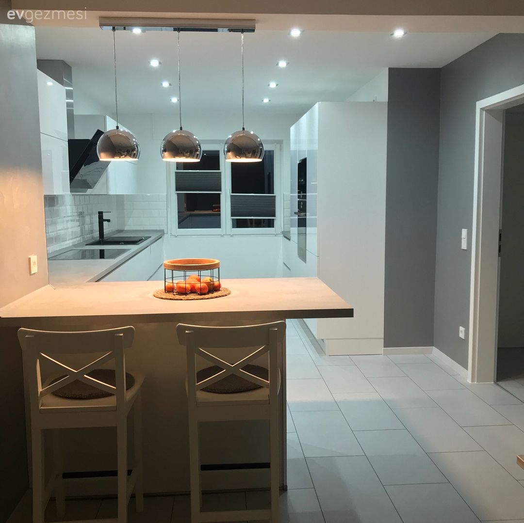 Tadilat ile yeniden hayat bulan bir ev. Harika dönüşümden kareler..