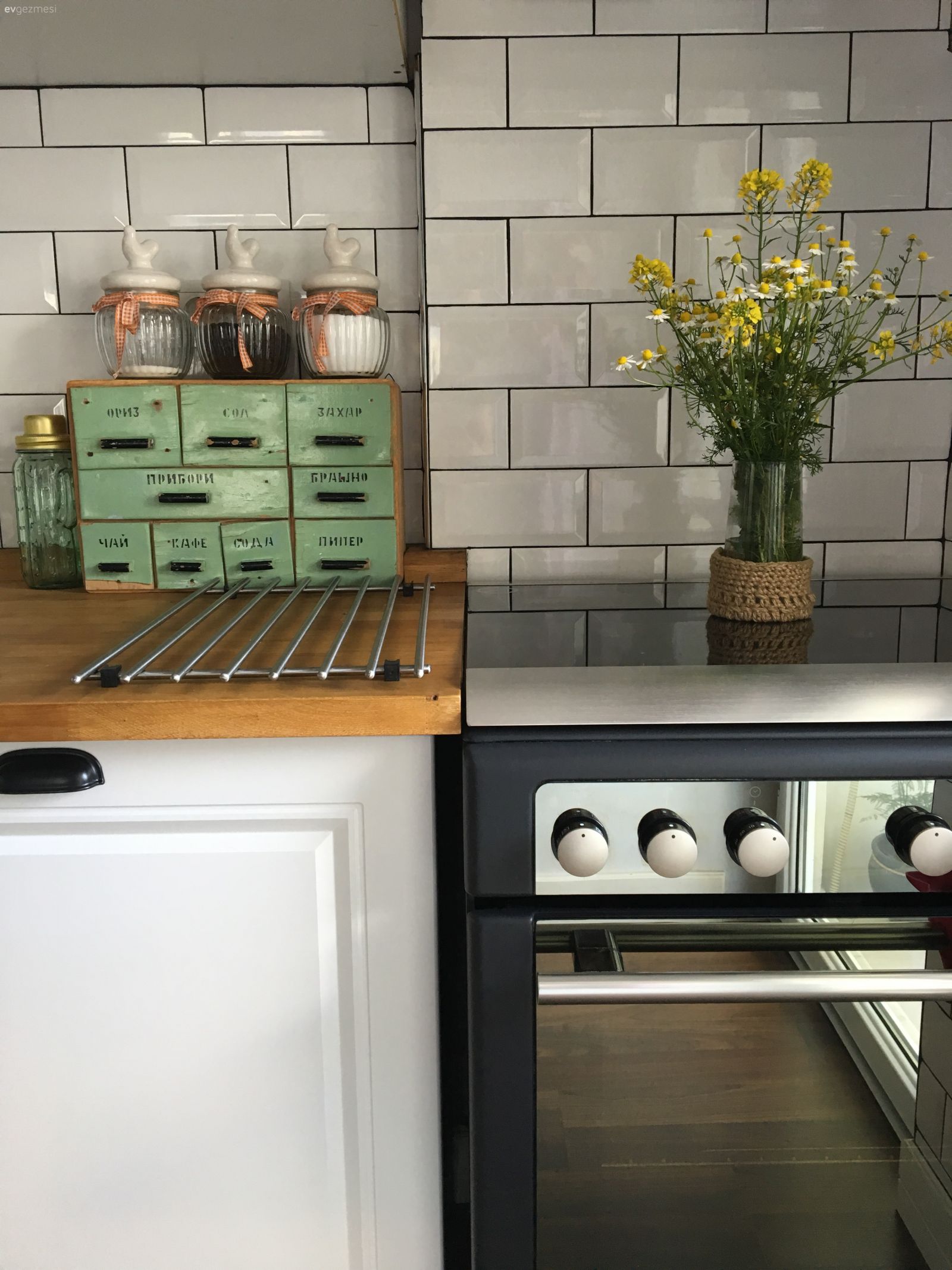 Bu Fotojenik Mutfak Rustik Ruhu Bir Apartman Dairesine Taşımış!