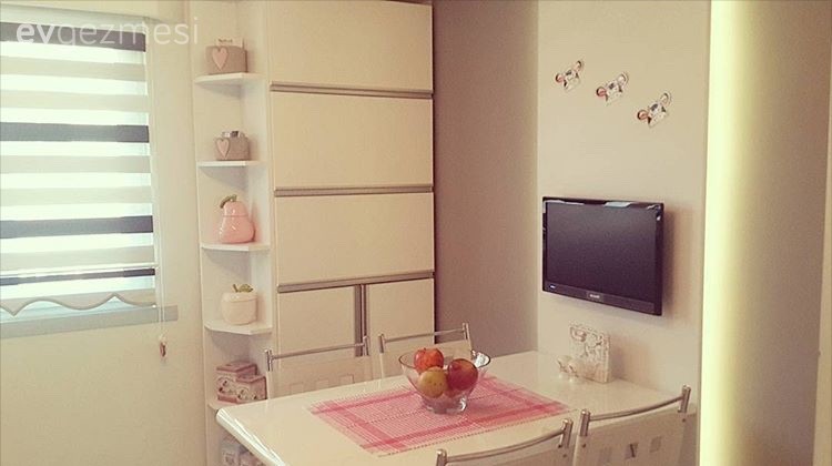 Beyaz mutfak, Mutfak, Mutfak masası