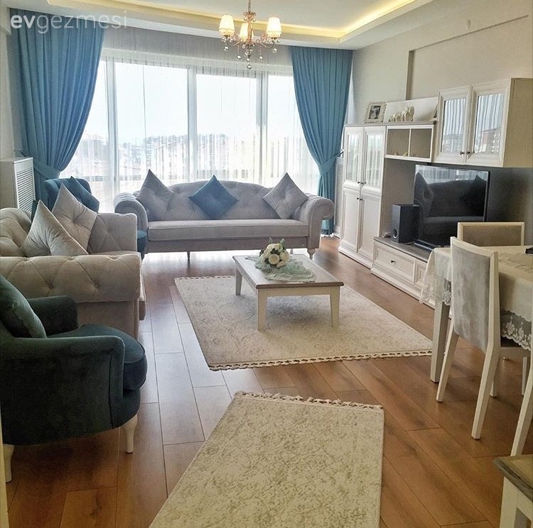Gizem hanımın her odada farklı renklerin hakim olduğu stil sahibi evi.