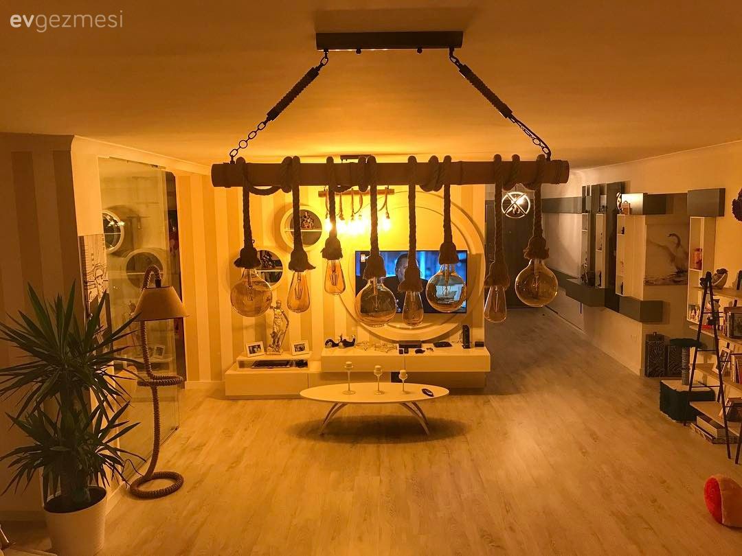 Yuvarlak hatlar, sıcak renklerle mutlu ve samimi bir ev..