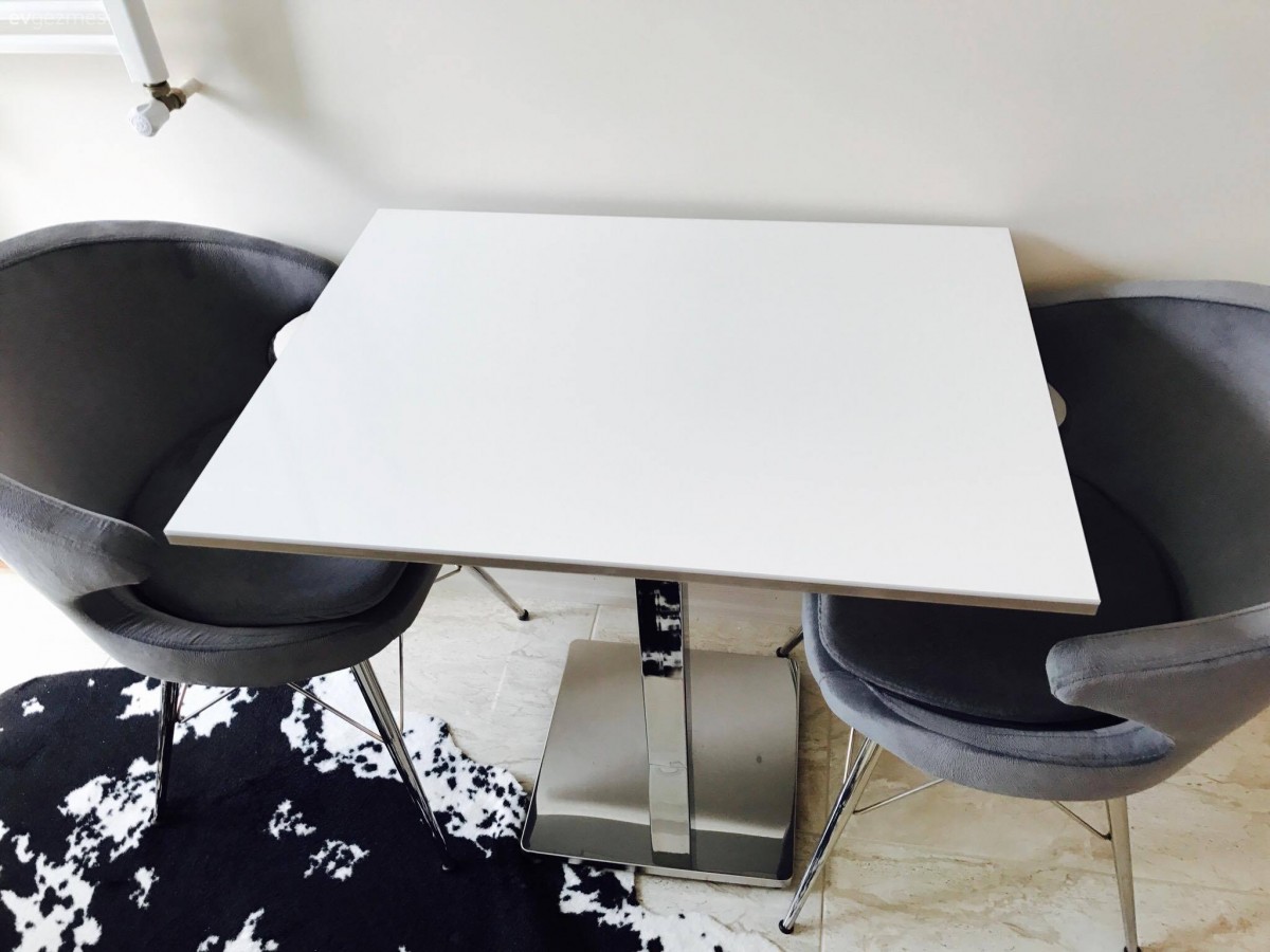 Gri, Halı, Mutfak, Mutfak masası, Siyah- Beyaz