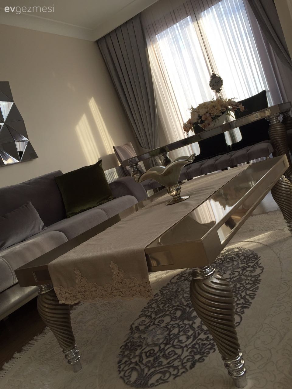 Klasik esintilerle, göz alıcı ve şık: İlknur hanımın evi..