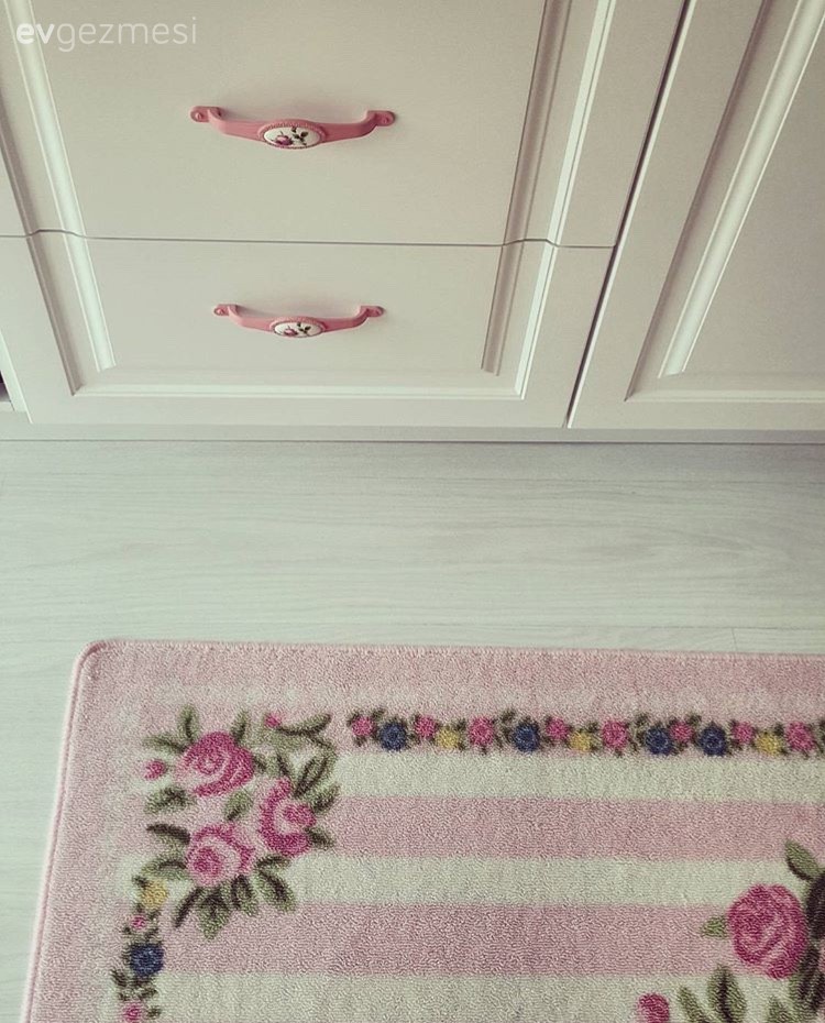 Beyaz mutfak, Country mutfak, Halı, Mutfak, Pembe