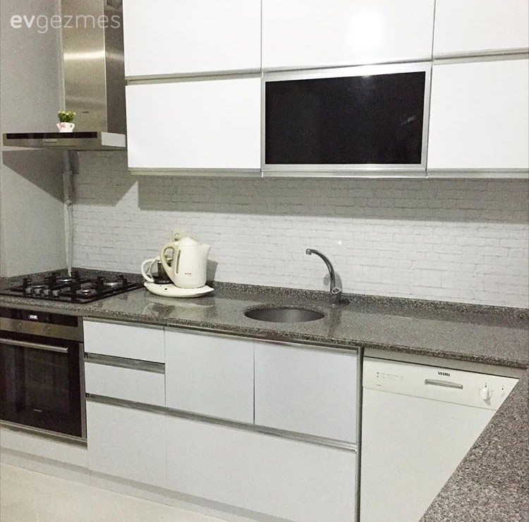 Beyaz mutfak, Mutfak, Yapışkanlı folyo