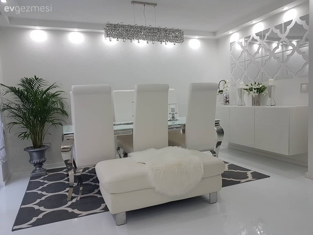 Salon, Puf, Beyaz, Konsol, Ayna, Fas desen, Avize, Halı, Geometrik desen, Gri
