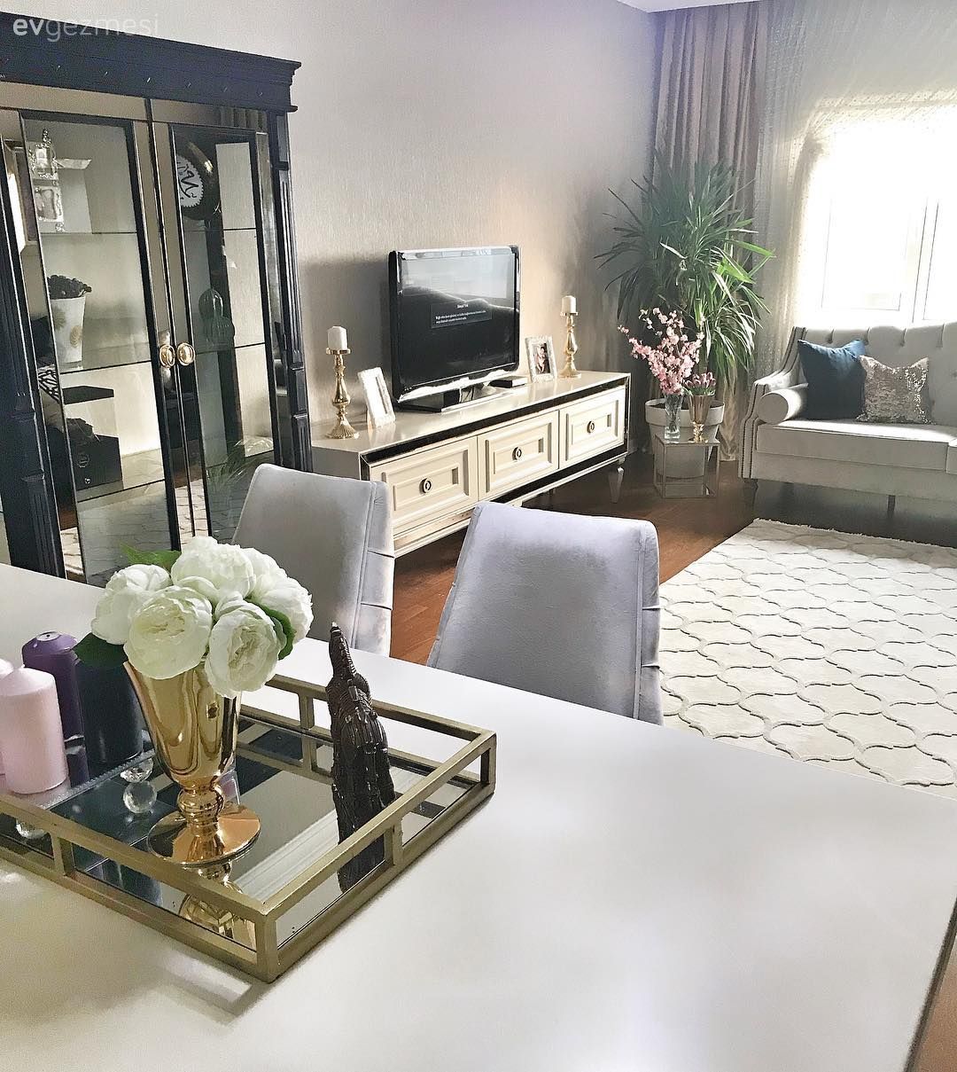 Salon, Tv ünitesi, Halı, Aynalı mobilya