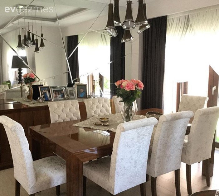 Farklı stil ve renklerin bir araya geldiği özenli ve zarif bir ev..