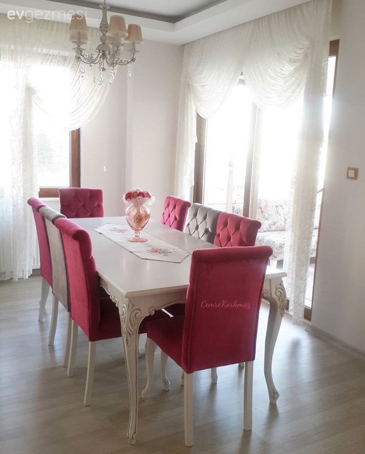 Cemre hanımın sade ve şık evi..