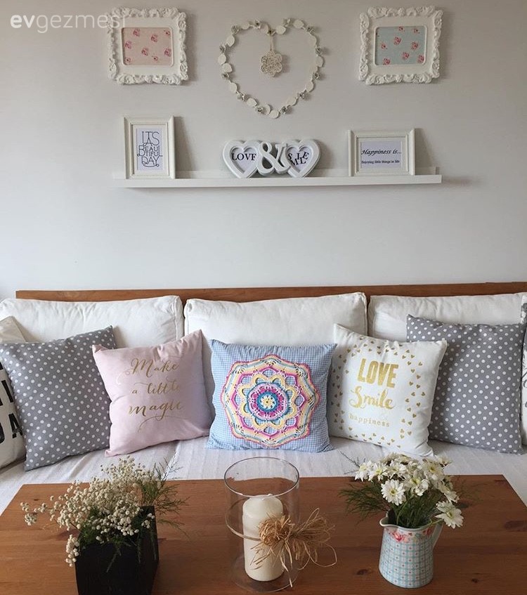 Özlem hanımın anısı olan aksesuarlarla dolu, zarif ve nostaljik evi..