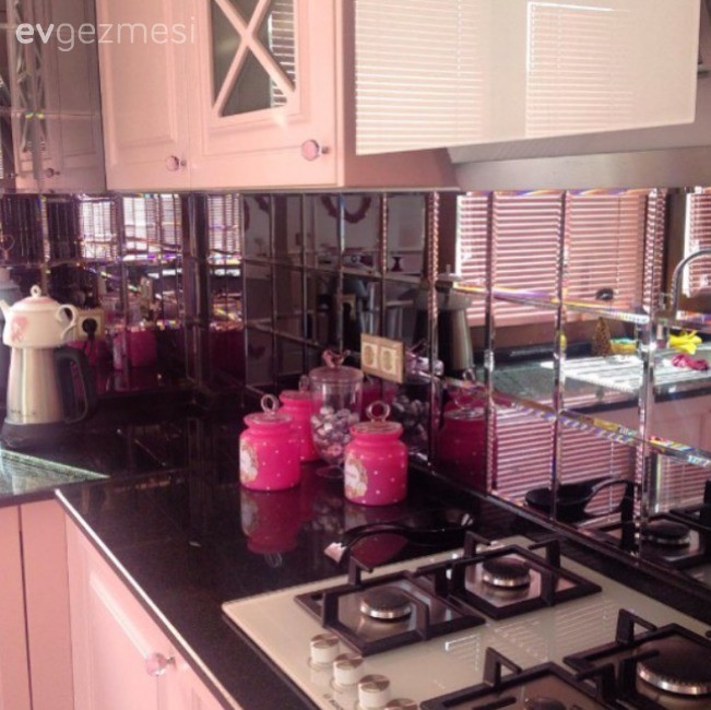 Begüm Hanım'ın pembe country mutfağı