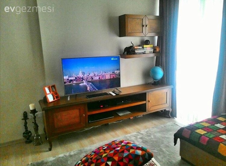 İpek hanımın sade ve naturel bir havası olan, nostaljik evi..