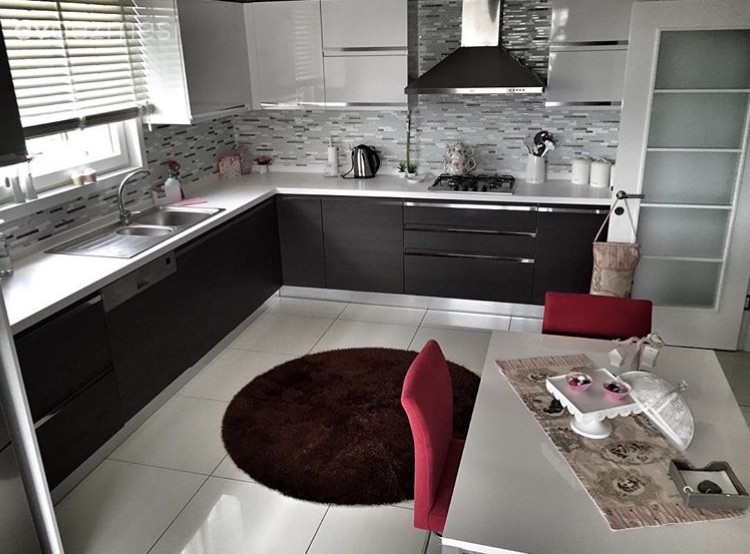 Sinem hanımın odağında uyum olan sade ve şık dekoru..