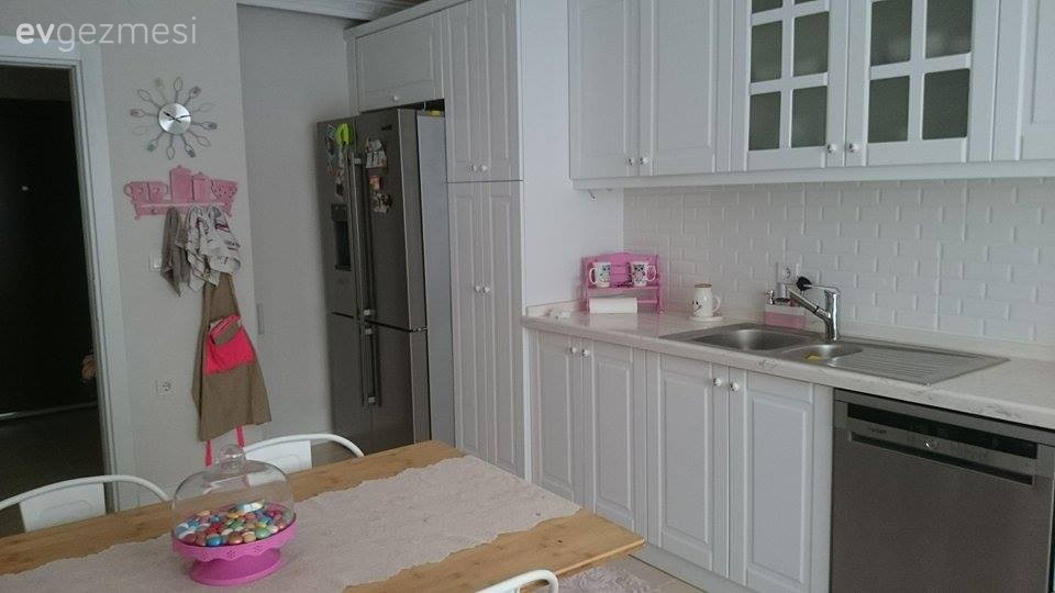 Betül hanımın mavi ve beyaz hakimiyetinde zarif ve dingin, harika evi.