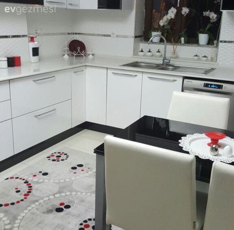 Modern çizgide, abartıdan uzak ve şık bir ev..