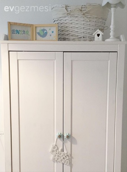 Pastel yeşil ve pembe vurgulu, zerafetin konfor ile buluştuğu ev..