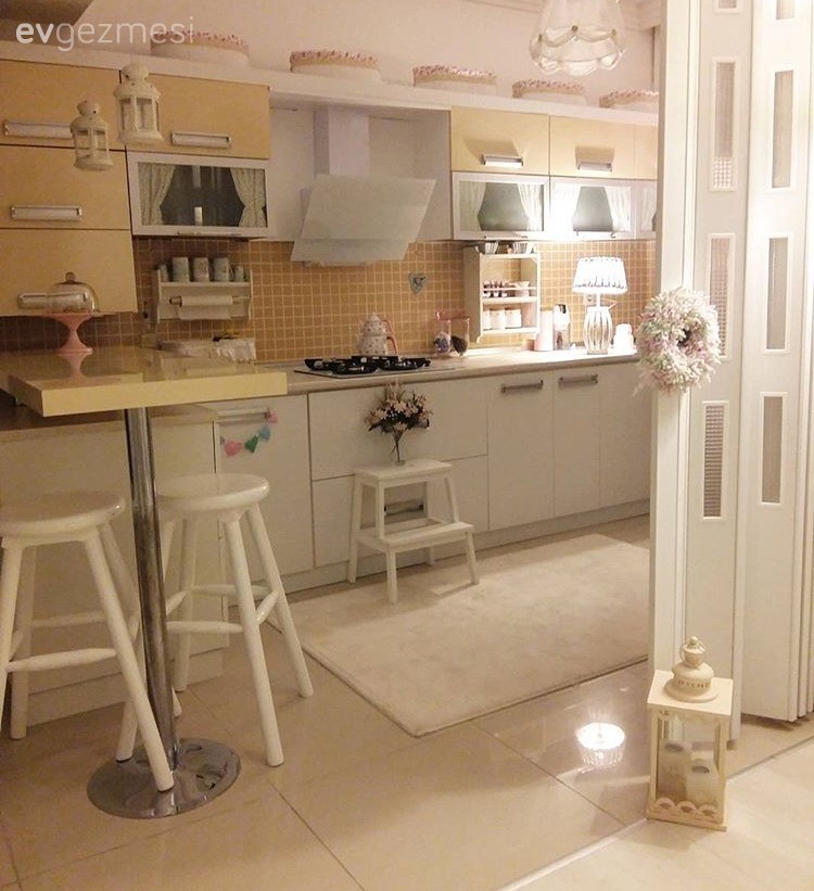 Farklı renkler, yepyeni bir mutfak: Eda hanımın harika dönüşümü..