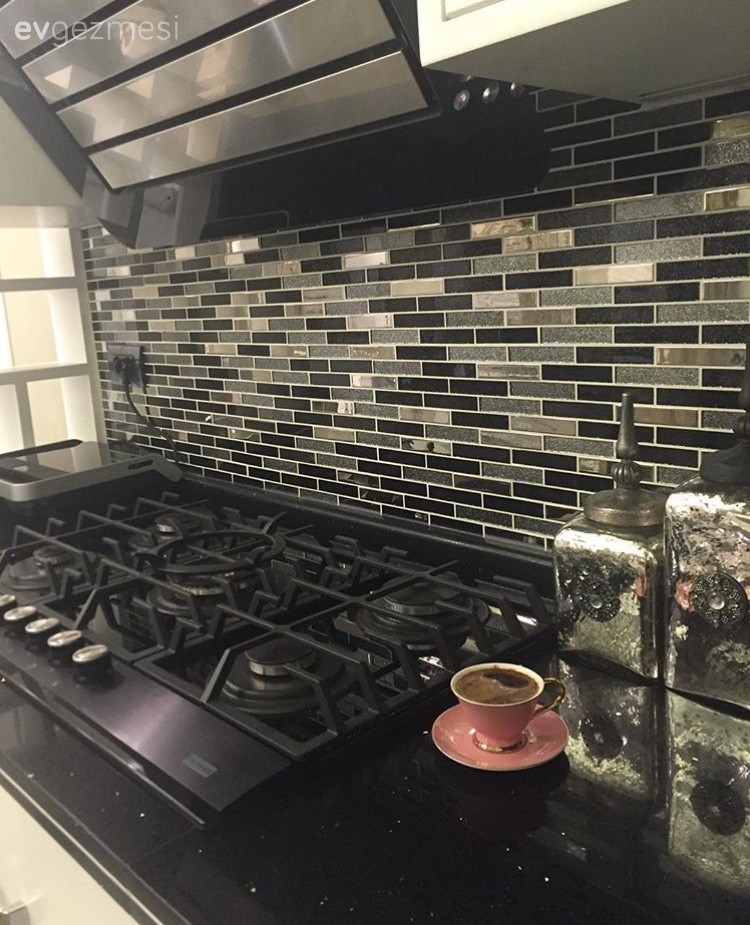 Canan hanımın kullanım kolaylığını ön plana aldığı sade, şık evi..