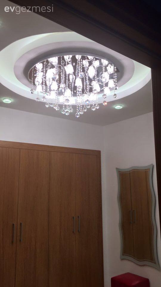 Antre, Aydınlatma, Hol