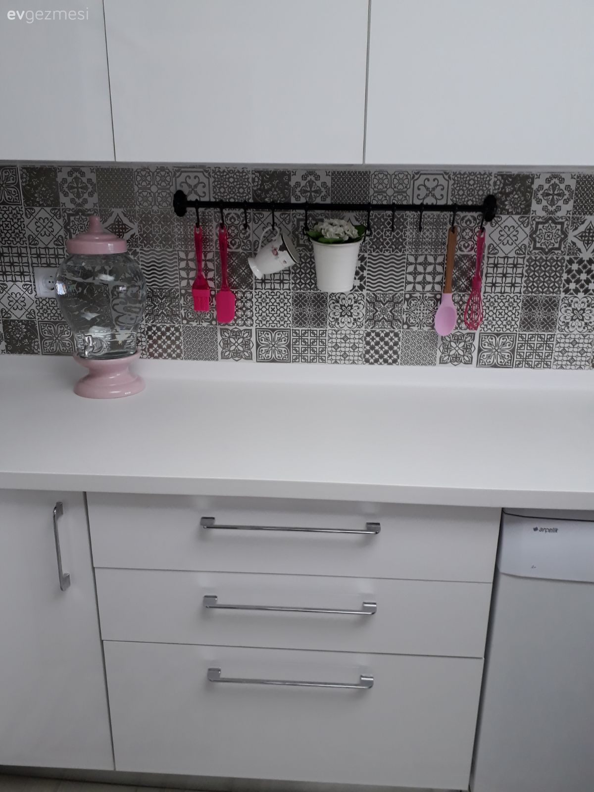 Tezgah arası seramik, Mutfak, Beyaz mutfak