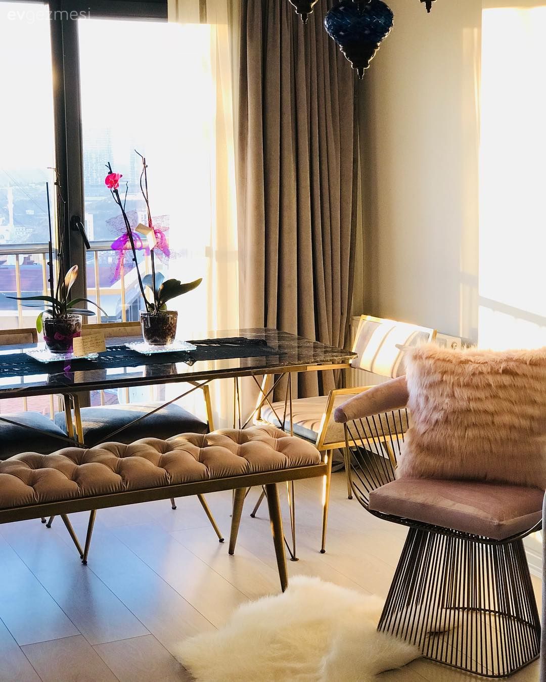 Metal sandalye, Gri ve pembe dekorasyon, Orkide, Salon, Bank, Yemek Odası, Berjer