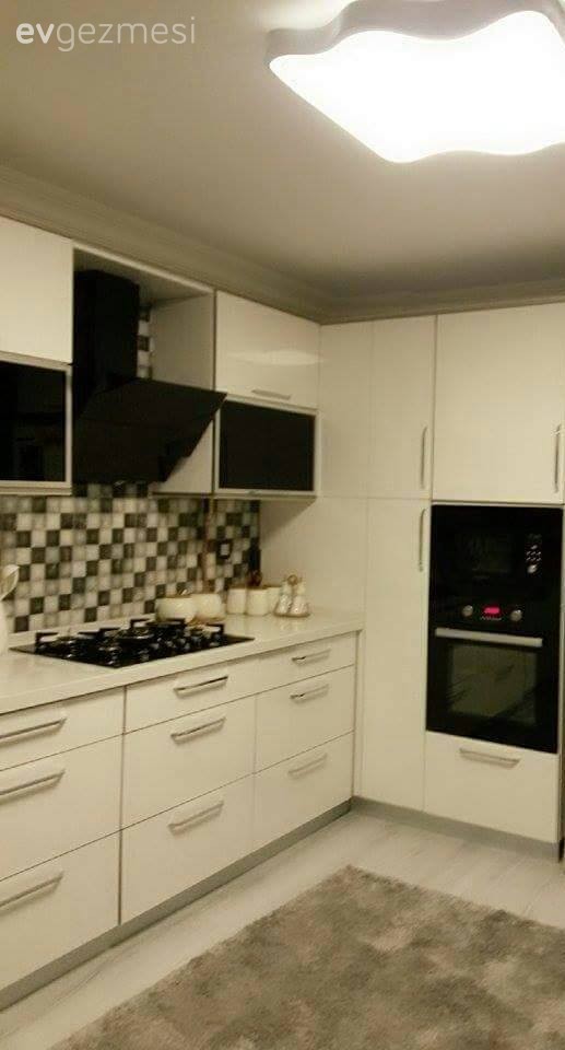 14 sene sonra yenilenen bu evin yeni dekoru konforlu ve uyumlu..