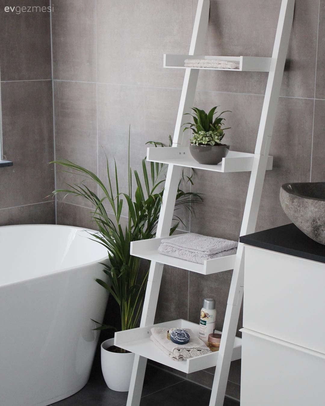 Yeşilin Sofistike Tonlarıyla Derinlik Kazanan Modern Bir Ev