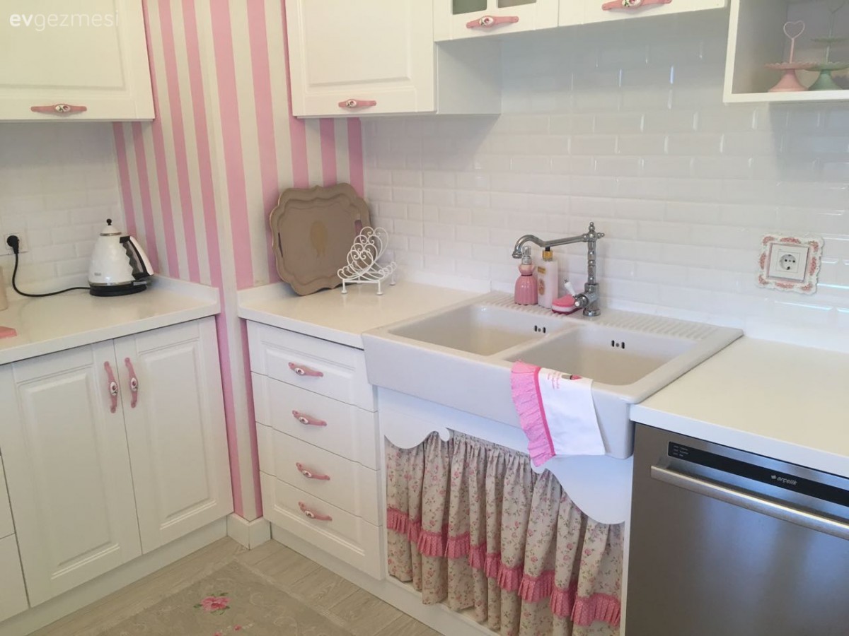 Nostaljik esintili, zarif ve tatlı bir mutfak: Gözde hanımın mutfağı..