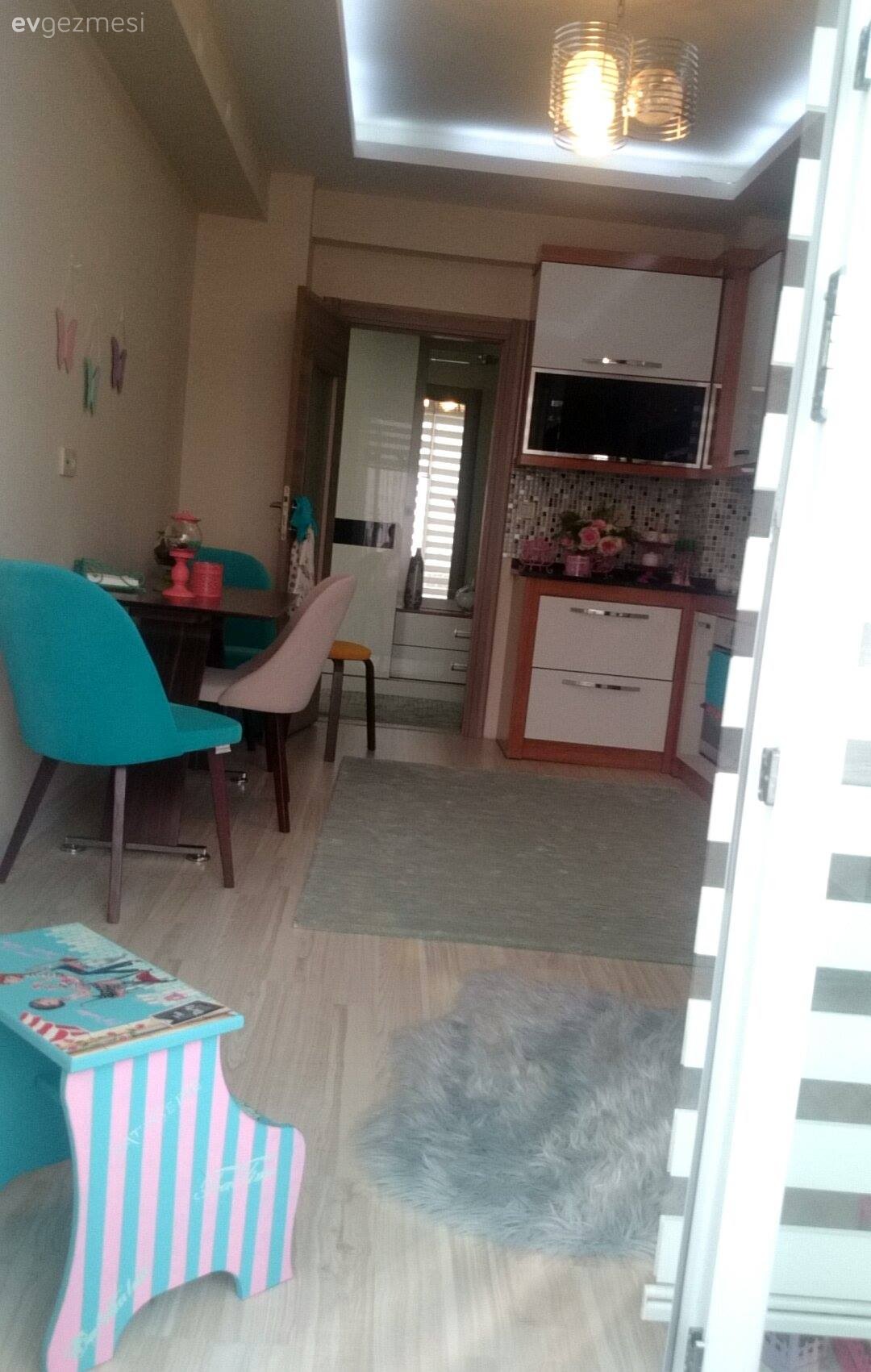 Mavi, Mutfak, Mutfak masası