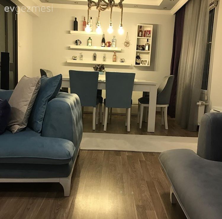 Serin renkler, sade ve şık bir alan: Gizem hanımın salonu..