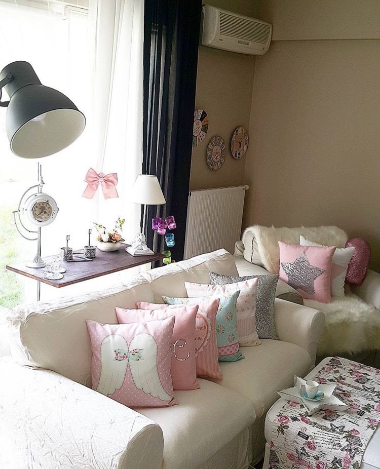 Değişim seven Gamze hanımın aksesuarlarla değişen salonu..